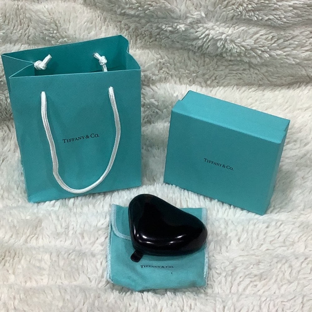 Tiffany & Co. Elsa Peretti Heart Coin Purse. Black leather w/box and bag